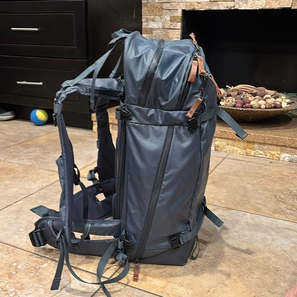 SHIMODA DESIGNS EXPLORE 40 BACKPACK Like New 24x14x10 Blue Night - Picture 1 of 16